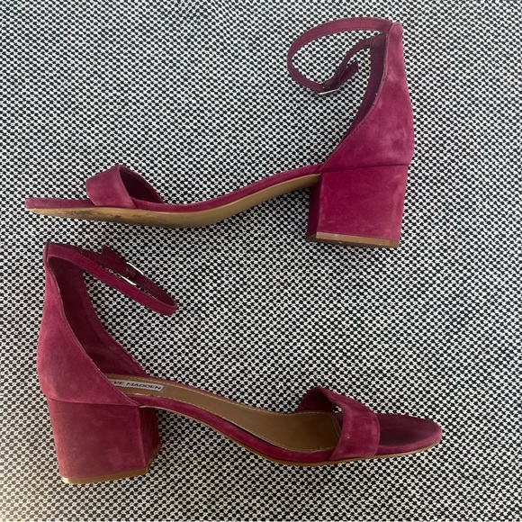 Steve Madden Irenee sz 9 faux suede low stacked sandals in deep pink, fuchsia - Picture 2 of 8
